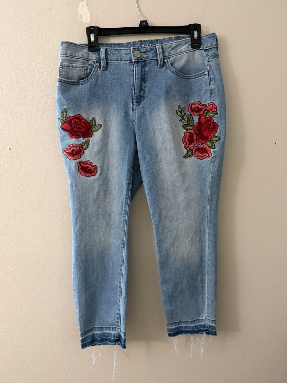 a.n.a Light Wash Cropped low rise Jeans with Red Rose Embroidery